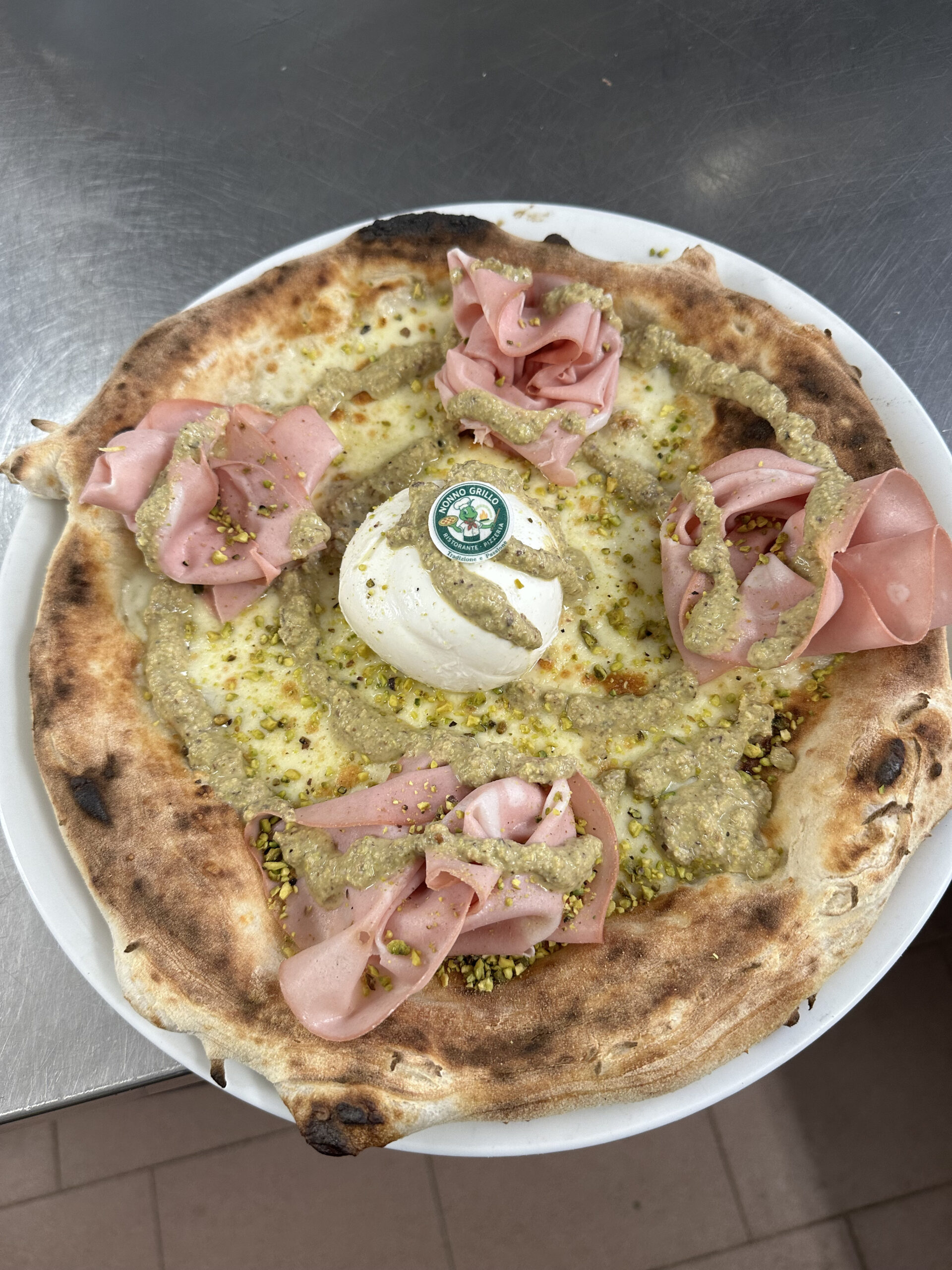 Pizzeria con forno a legna a Arizzano
