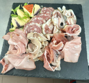 Pizzeria con forno a legna a Arizzano